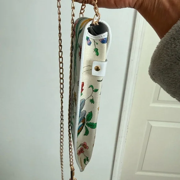 Gucci White Floral Chain Crossbody Phone Bag - Picture 2 of 8
